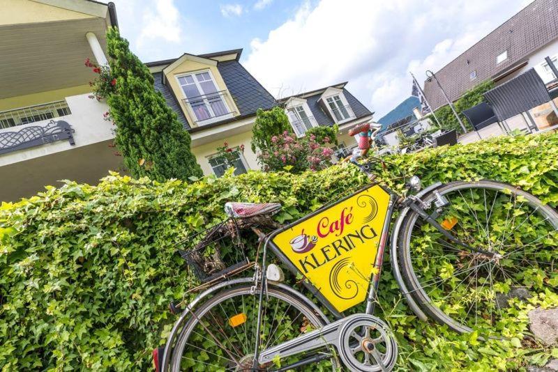 Апартаменты Cafe Klering Briedern Экстерьер фото